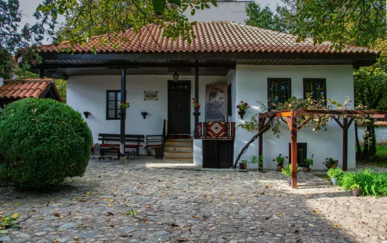 Радионица за ученике основних школа у дворишту Музеј куће Боре Станковића